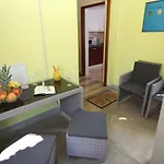 아파트 Two Bedroom Apartment, Neighborhood, Free Parking, Wifi *