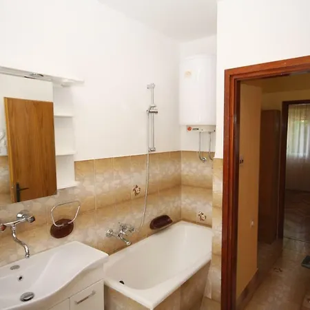 شقة Two Bedroom Apartment, Neighborhood, Free Parking, Wifi *