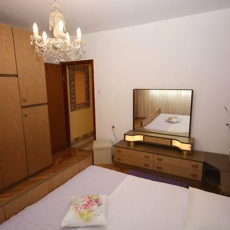 شقة Two Bedroom Apartment, Neighborhood, Free Parking, Wifi