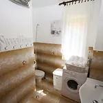 Appartement Two Bedroom Apartment, Neighborhood, Free Parking, Wifi *