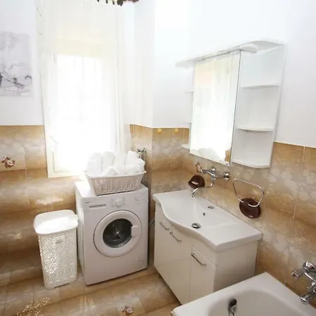Apartment Two Bedroom Apartment, Neighborhood, Free Parking, Wifi