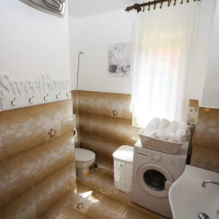 アパート Two Bedroom Apartment, Neighborhood, Free Parking, Wifi *