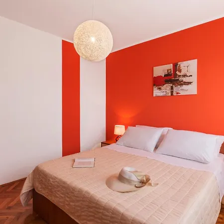 Two Bedroom Apartment, Neighborhood, Free Parking, Wifi アパート プーラ
