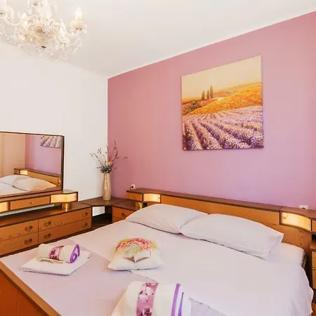 アパート Two Bedroom Apartment, Neighborhood, Free Parking, Wifi プーラ